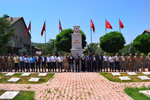15 Temmuz Demokrasi ve Milli Birlik Günü Programı Etkinlikleri Kapsamında Mutki Şehitliği Ziyaret Edildi